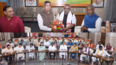 भाजपा प्रदेश कार्यालय में पदाधिकारियों की मासिक बैठक शुरू, नए दायित्व पर प्रदीप वर्मा को बधाई