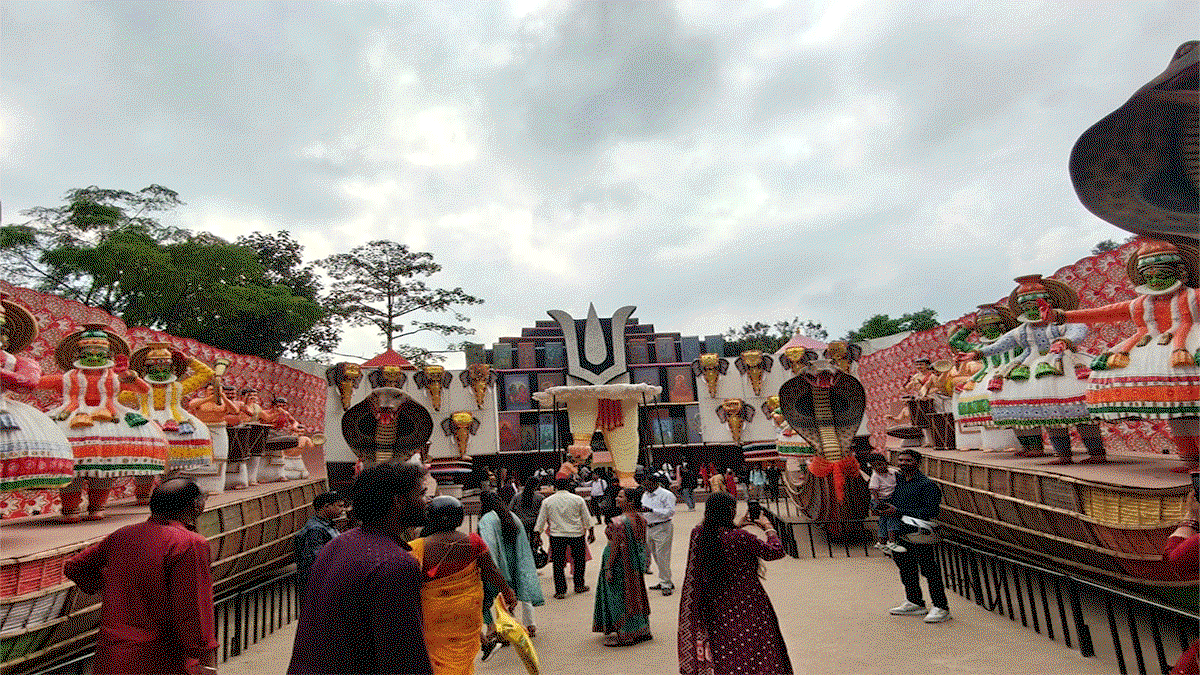 Ranchi News :  बारिश से फिकी हुई दुर्गा पूजा पंडालों की रौनक,दुकानदारों की कमाई पर ग्रहण