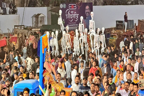 देवघर : महाशिवरात्रि पर लाखों श्रद्धालुओं ने किया जलाभिषेक, निकली बाबा की बारात