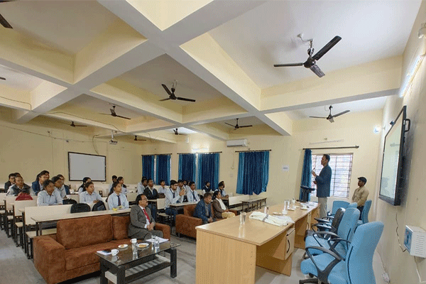 RU में बजट 2026 - पे चर्चा कार्यक्रम आयोजित, विद्यार्थियों ने प्रस्तुत किए शोध आधारित विचार