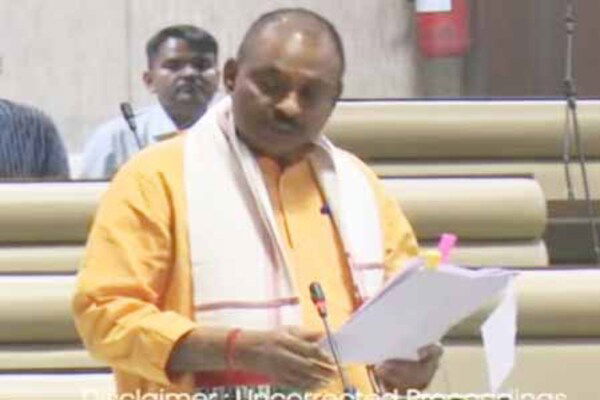 सदन में शशिभूषण मेहता ने उठाया शहीद नीलांबर-पीतांबर की प्रतिमा का मुद्दा