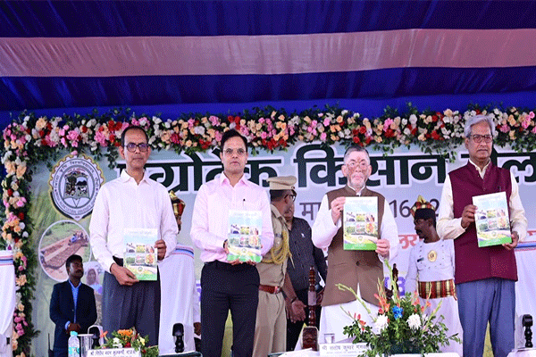 झारखंड की मिट्टी में अपार संभावनाएं, आधुनिक खेती अपनाएं किसान: राज्यपाल