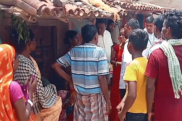 Dhanbad News : सांप के डंसने से भाई-बहन की मौत, गांव में मातम