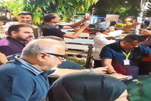 Entertainment News : अरबाज खान की कार में जबरन घुसा युवक, बाउंसर्स ने बाहर निकालाकर की पिटाई
