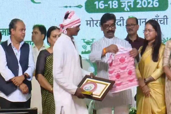 कृषि व्यापार मेला में सीएम हेमंत सोरेन ने किसानों से की पानी बचाने की अपील