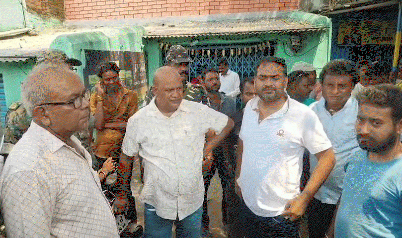 Dhanbad News : हाईवा की चपेट में आकर स्कूटर सवार की मौत, महिला घायल