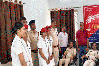 Simdega News  : स्वैच्छिक रक्तदान शिविर का आयोजन, पुलिसकर्मियों ने किया रक्तदान
