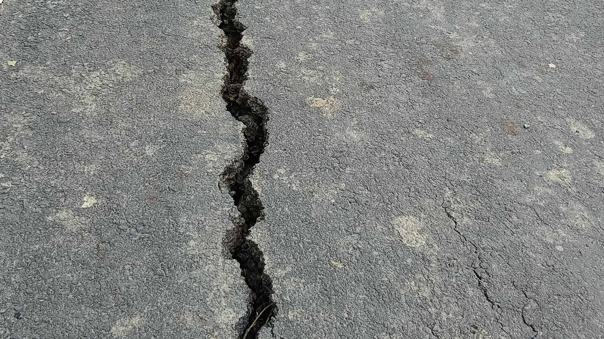 95 लाख की सड़क कुछ महीनों में खराब, पाकुड़ में DMFT काम पर बाबूलाल ने उठाए सवाल