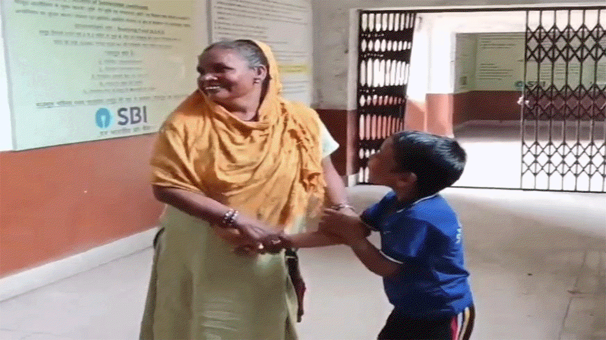 Dhanbad News : CWC की बड़ी पहल, 2 साल से बिछड़े मासूम को उसकी मां को सौंपा