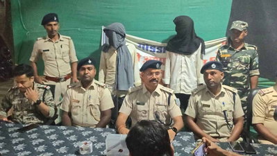 Godda News : फायरिंग मामले में दो आरोपी गिरफ्तार, देशी कट्टा और कारतूस बरामद