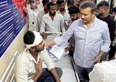 लाठीचार्ज में घायल बबलू से मिलने पहुंचे सुदेश महतो, दोषियों पर कार्रवाई की मांग