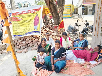 लोक भवन के समक्ष समाजसेवी का आमरण अनशन दूसरे दिन भी जारी, स्वास्थ्य बिगड़ा पर अडिग है इरादा