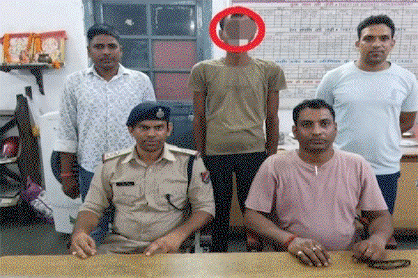Jamshedpur News : टाटानगर स्टेशन पर मोबाइल चोर गिरफ्तार, बरामद किए चोरी के फोन