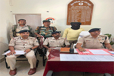 Chakradharpur News : ब्राउन शुगर के साथ एक युवक गिरफ्तार, बाइक व मोबाइल जब्त