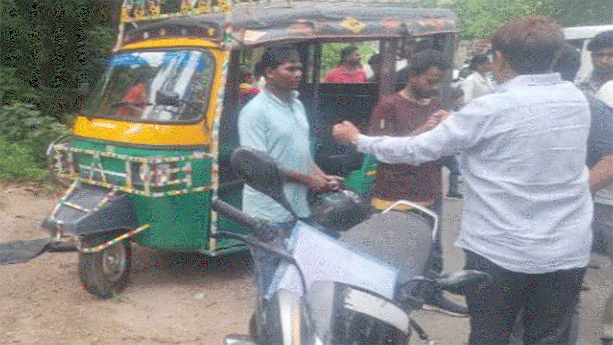 Latehar News: सड़क हादसे में ऑटो चालक की मौत, कई यात्री घायल
