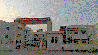 Saraikela  News : नया अनुमंडलीय अस्पताल तैयार, फिर भी इलाज के लिए पुराने जर्जर भवन पर निर्भर मरीज