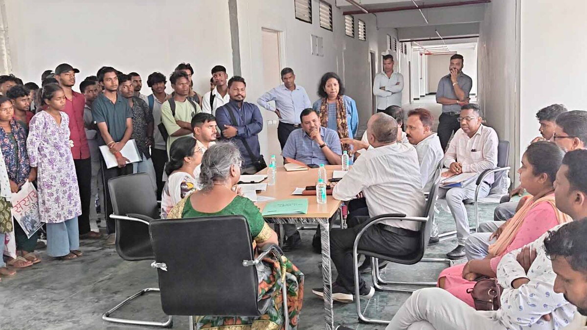 Khunti : बिरसा कॉलेज में स्नातक की सीटें घटाने का विरोध, अभाविप ने बढ़ाने की मांग उठाई