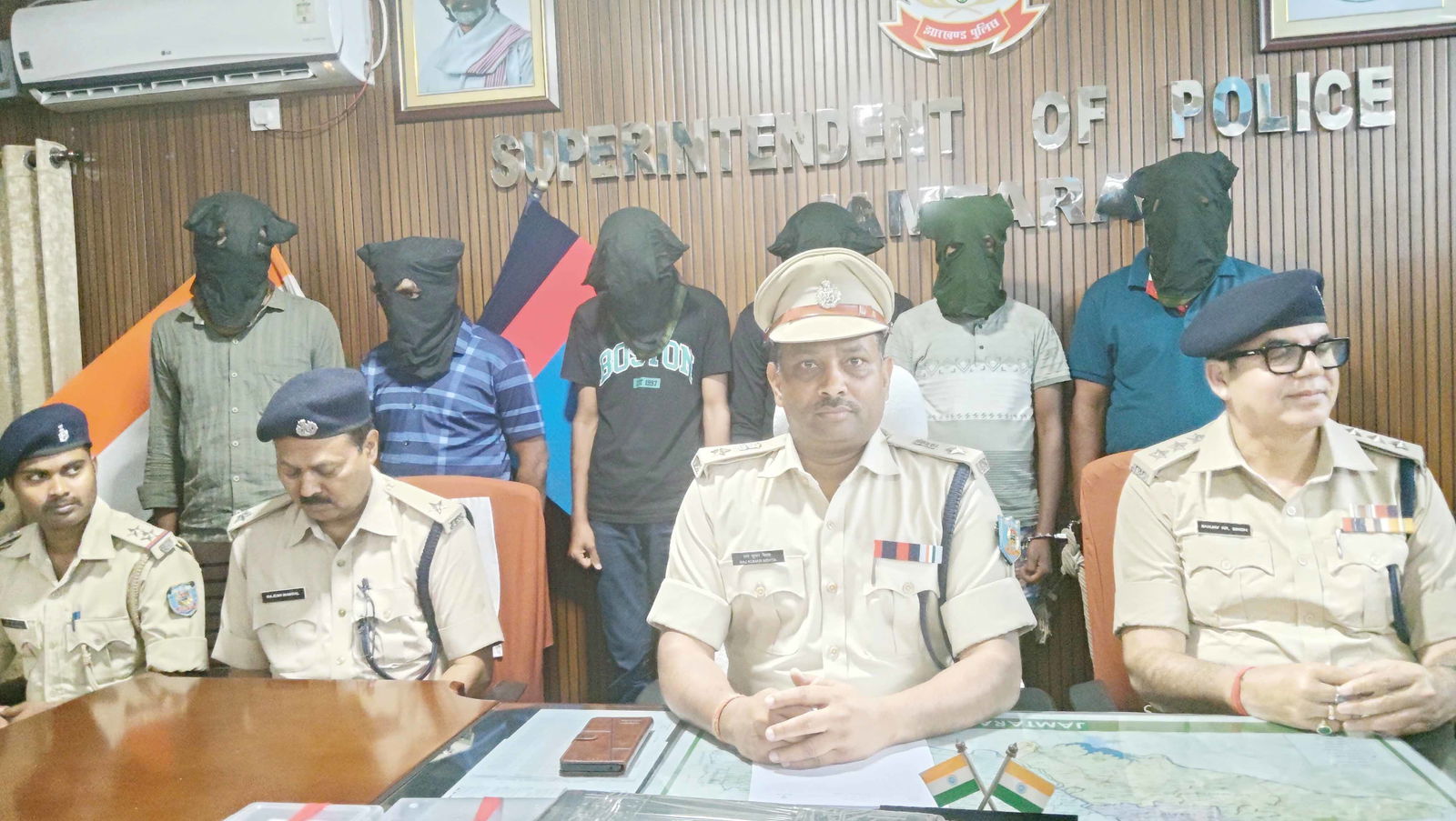 जामताड़ा में साइबर गिरोह का भंडाफोड़, 6 गिरफ्तार