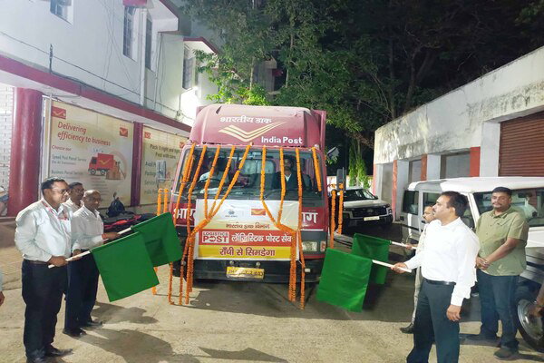 रांची जीपीओ से लॉजिस्टिक पोस्ट सेवा शुरू, सिमडेगा के लिए पहली गाड़ी रवाना