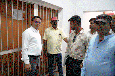 Hazaribagh News : जिला निर्वाचन पदाधिकारी सह डीसी ने EVM वेयरहाउस का किया निरीक्षण