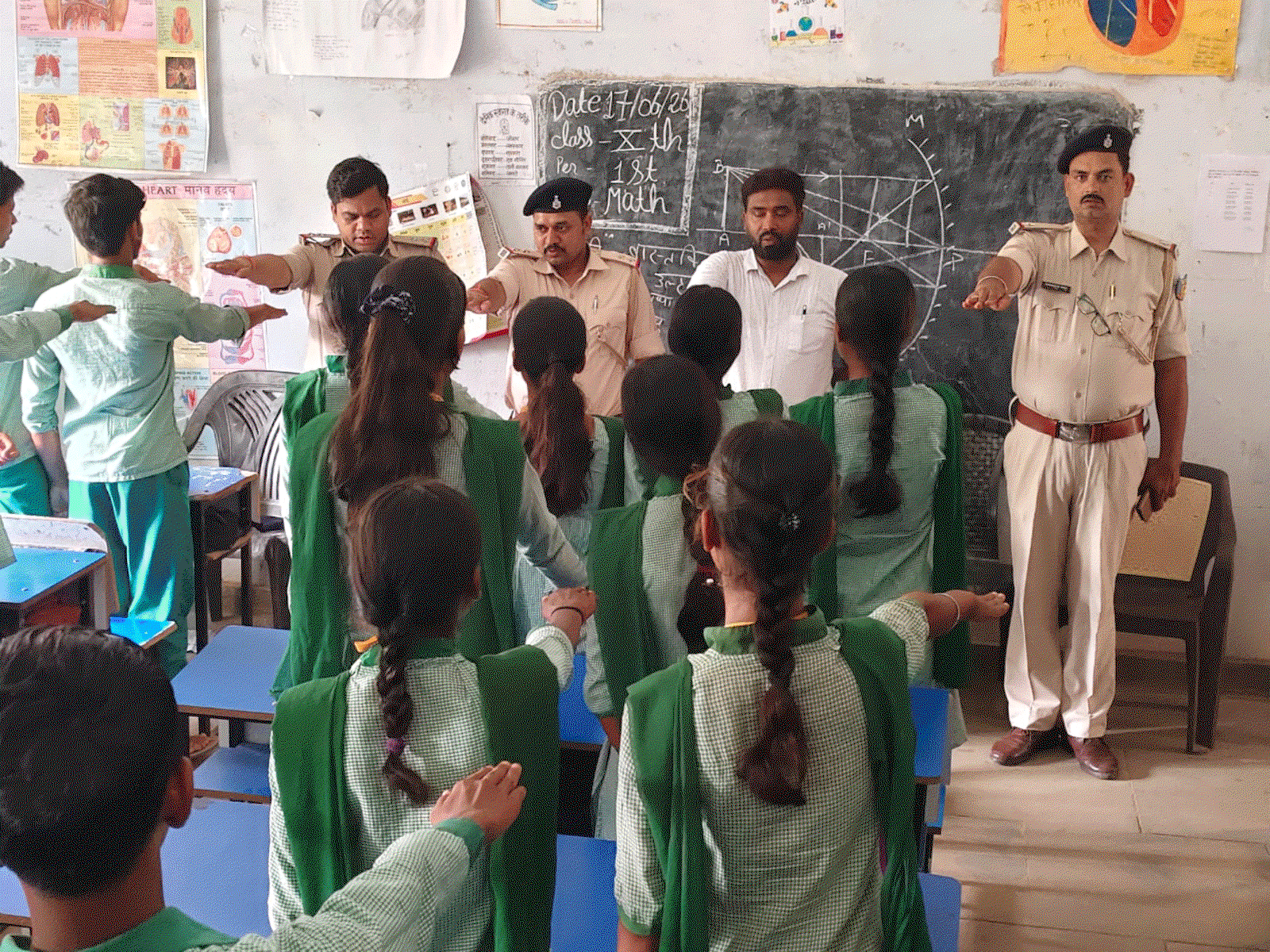 Jamtara News : उत्क्रमित उच्च विद्यालय में नशामुक्ती व सड़क सुरक्षा पर जागरूकता कार्यक्रम