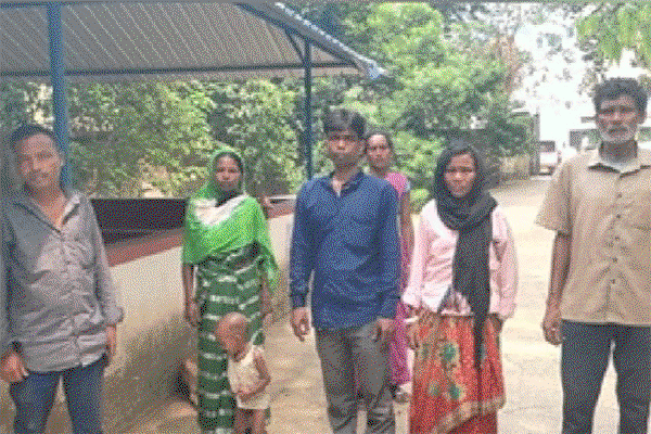 Jamshedpur News : करंट लगने से मजदूर की मौत, मुआवजे को लेकर परिजन पहुंचे थाना