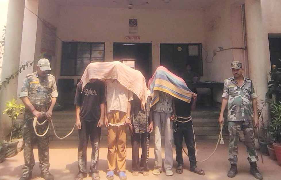 Chaibasa : टाटा स्टील प्लांट से चोरी हुए तांबे का तार बरामद, पांच आरोपी गिरफ्तार