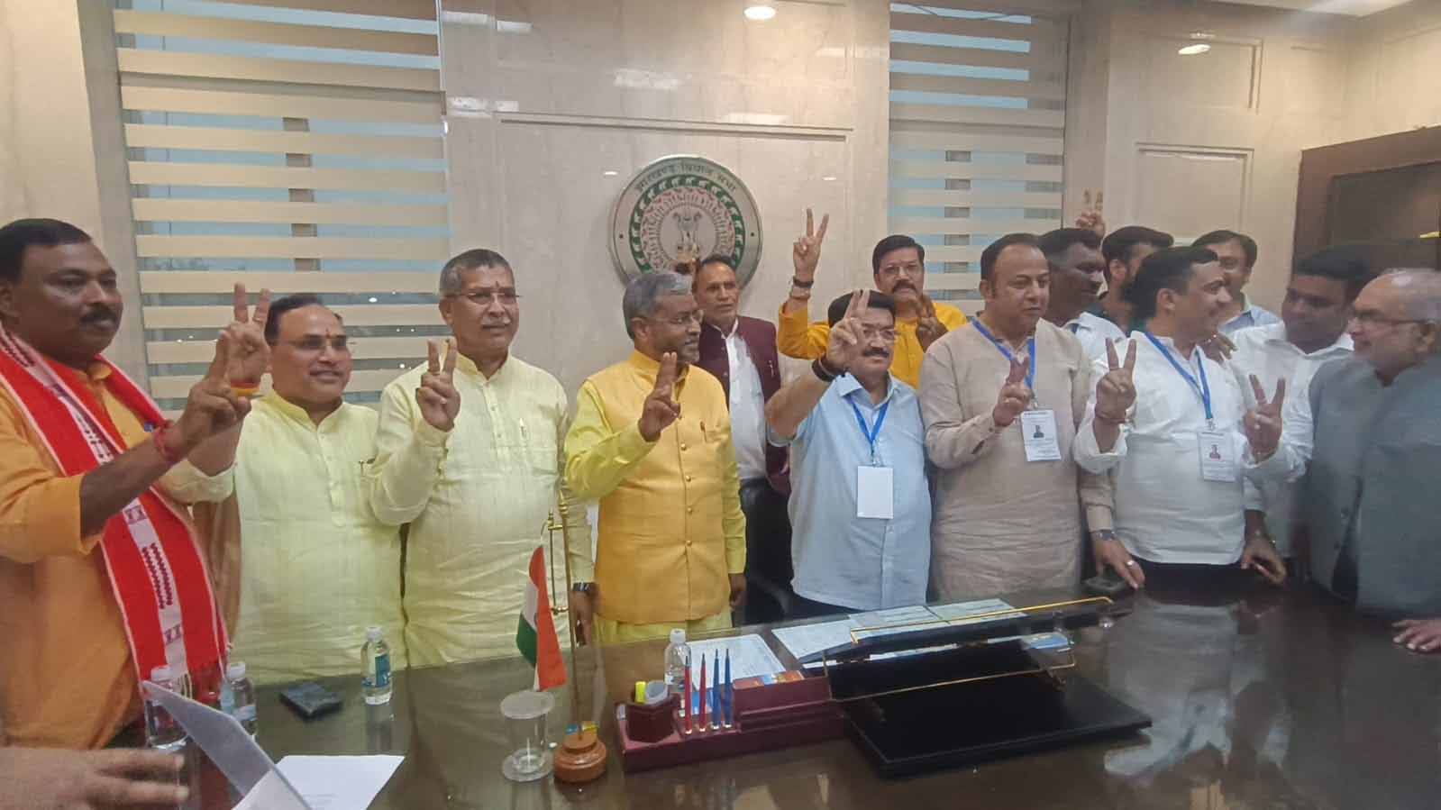 नाथवानी की जीत पर विधानसभा में जश्न, भाजपा विधायकों ने लगाए `भारत माता की जय` के नारे