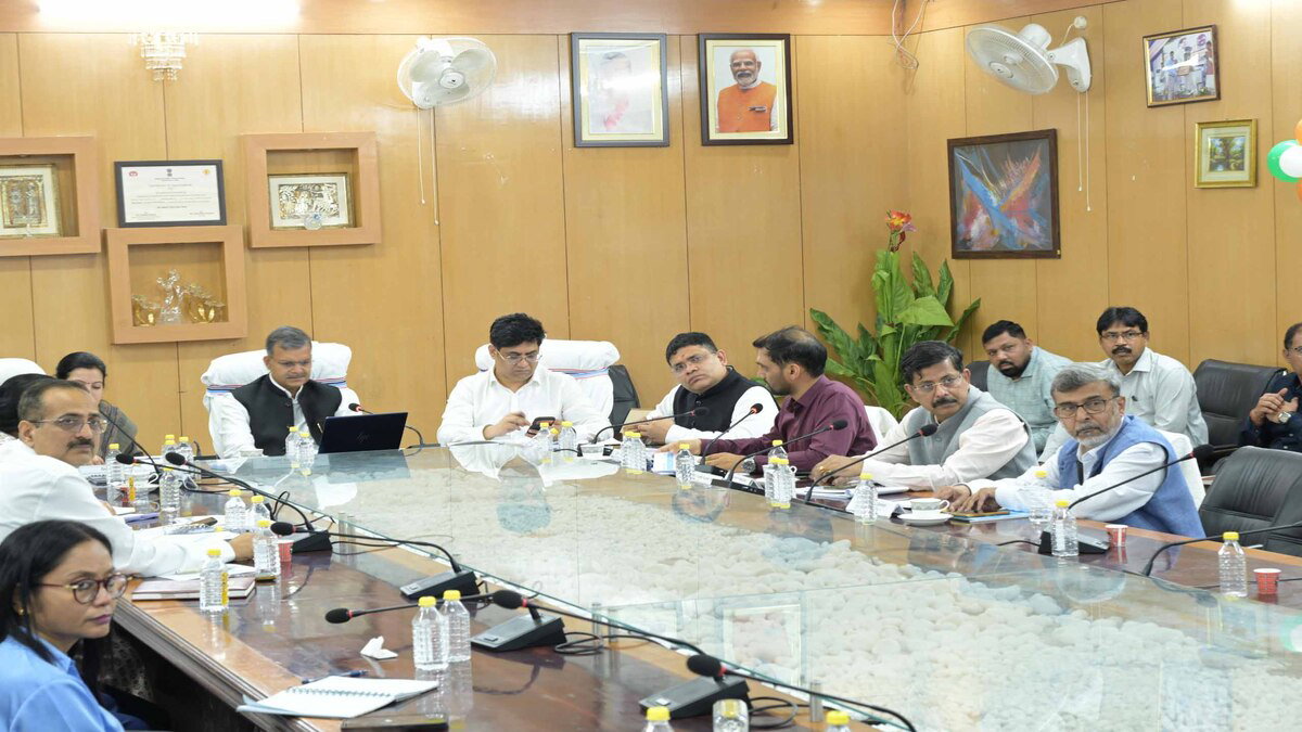 Jharkhand News : बुजुर्गों से लेकर सहिया तक, सभी के आयुष्मान कार्ड बनाने में तेजी के निर्देश