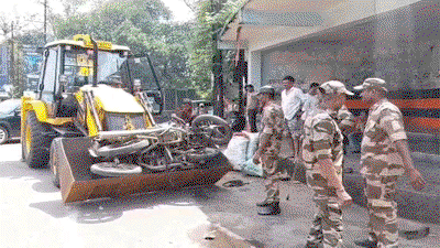 Dhanbad News : अवैध कोयला ढुलाई के खिलाफ CISF की करवाई , दो बाइक समेत 20 बोरी कोयला जब्त