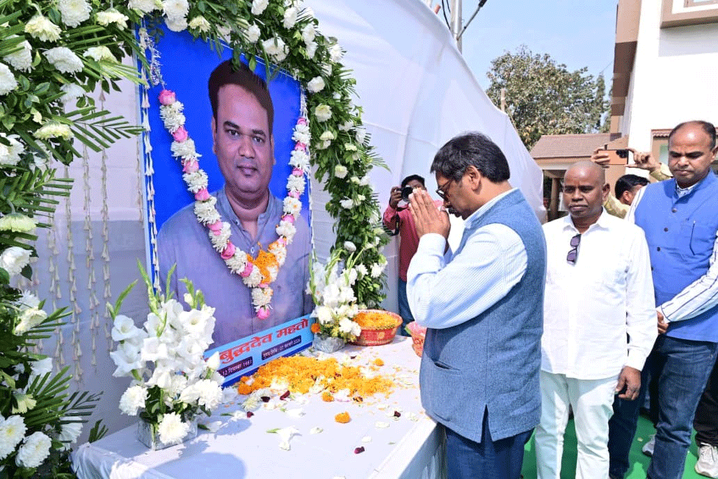 धनबाद पहुंचे सीएम हेमंत सोरेन, श्राद्ध कार्यक्रम में हुए शामिल