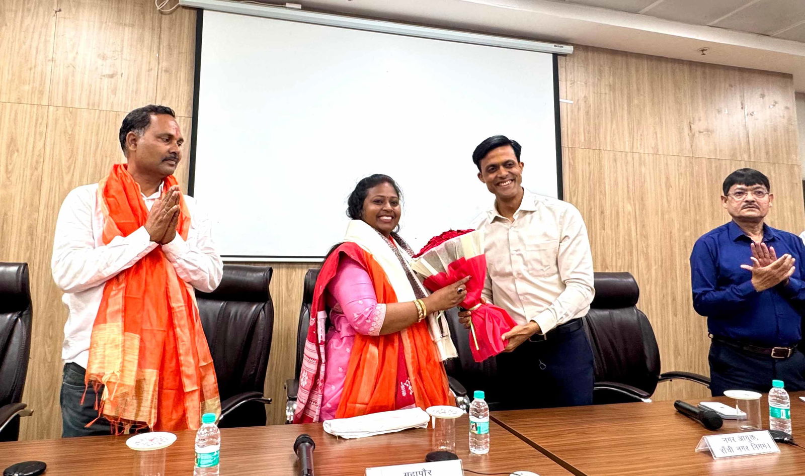 रांची: निगम दफ्तर में नई टीम का स्वागत, मेयर रोशनी बोली- जनता के भरोसे पर खरा उतरूंगी