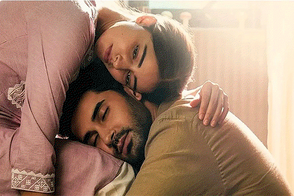 Entertainment  News : ‘चांद मेरा दिल’ पर सेंसर बोर्ड की कैंची, हटाया गया 96 सेकंड का किसिंग सीन