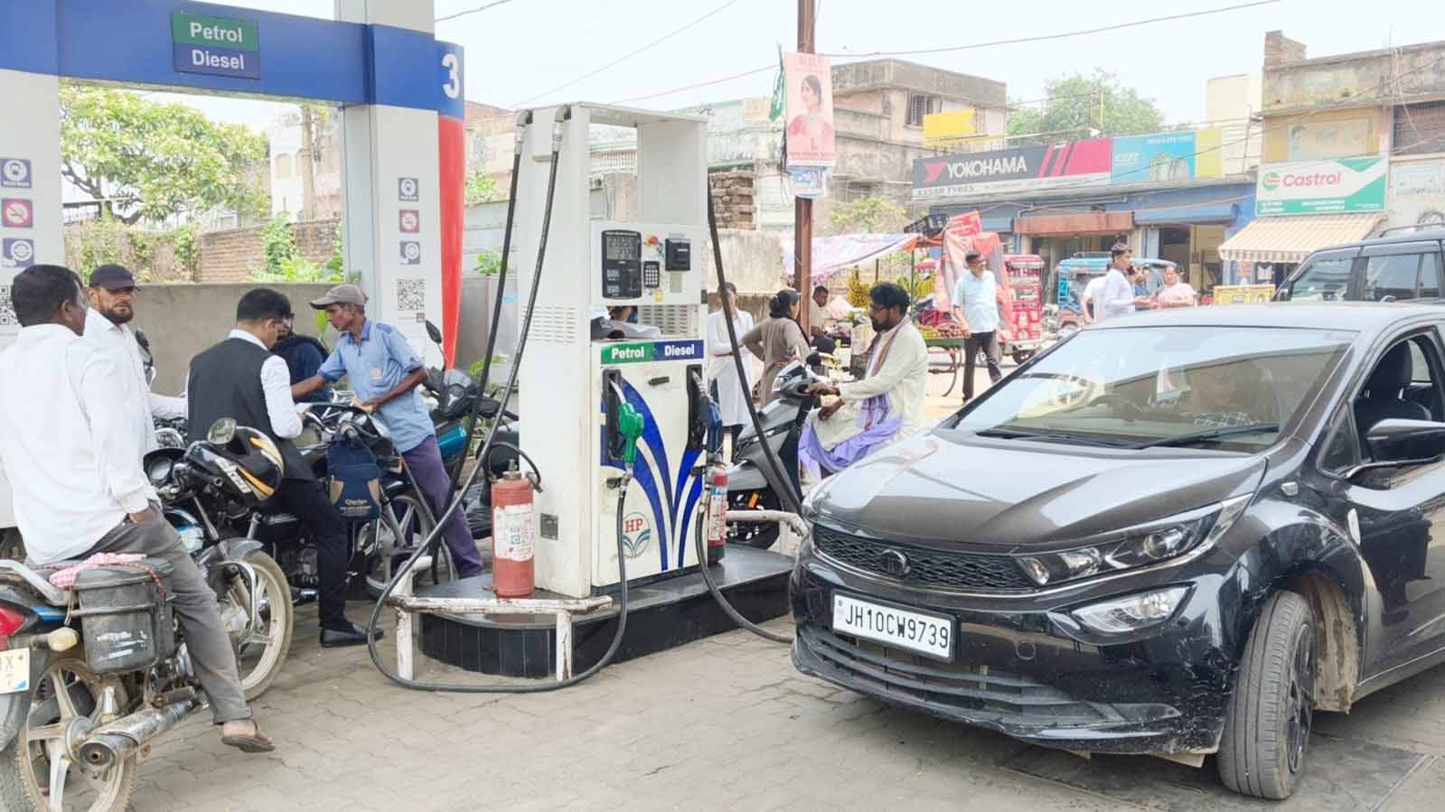 Giridih News : पेट्रोल की कीमत में फिर से इजाफा, आमजन बेहाल, सरकार से राहत की मांग