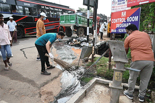 Deoghar News : बाबा मंदिर परिसर में चला विशेष सफाई अभियान