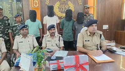 Ranchi News : हथियार के साथ 4 युवक गिरफ्तार, ऑटोमैटिक पिस्तौल व जिंदा कारतूस बरामद
