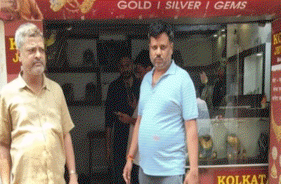 Jamshedpur News : ज्वेलरी दुकान में चोरी का खुलासा, सोने के गहनों के साथ खरीददार समेत 6 आरोपी गिरफ्तार