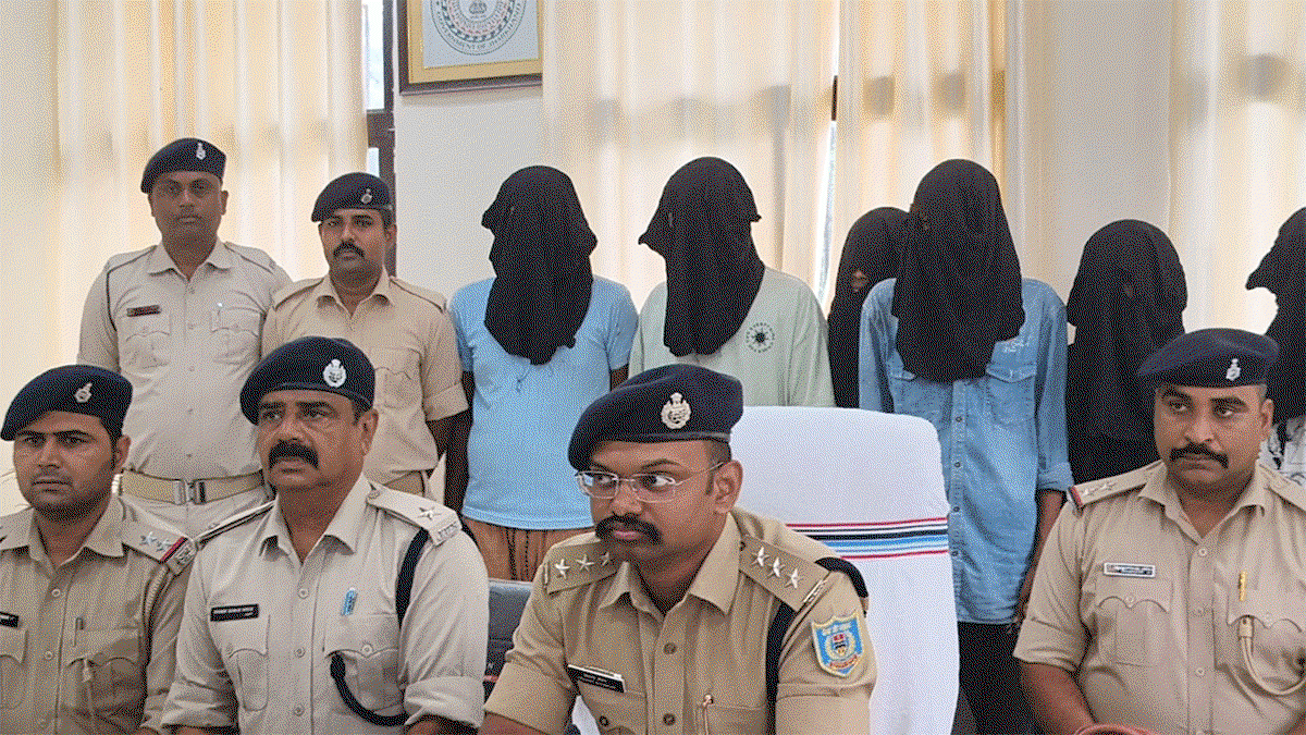 Bokaro News : चोरी के जेवरात व मोबाइल के साथ छह चोर गिरफ्तार