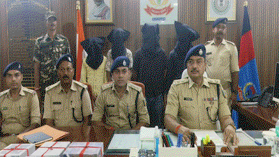 Jamtara News : बिल अपडेट व बैंकिंग के नाम पर साइबर ठगी, चार गिरफ्तार