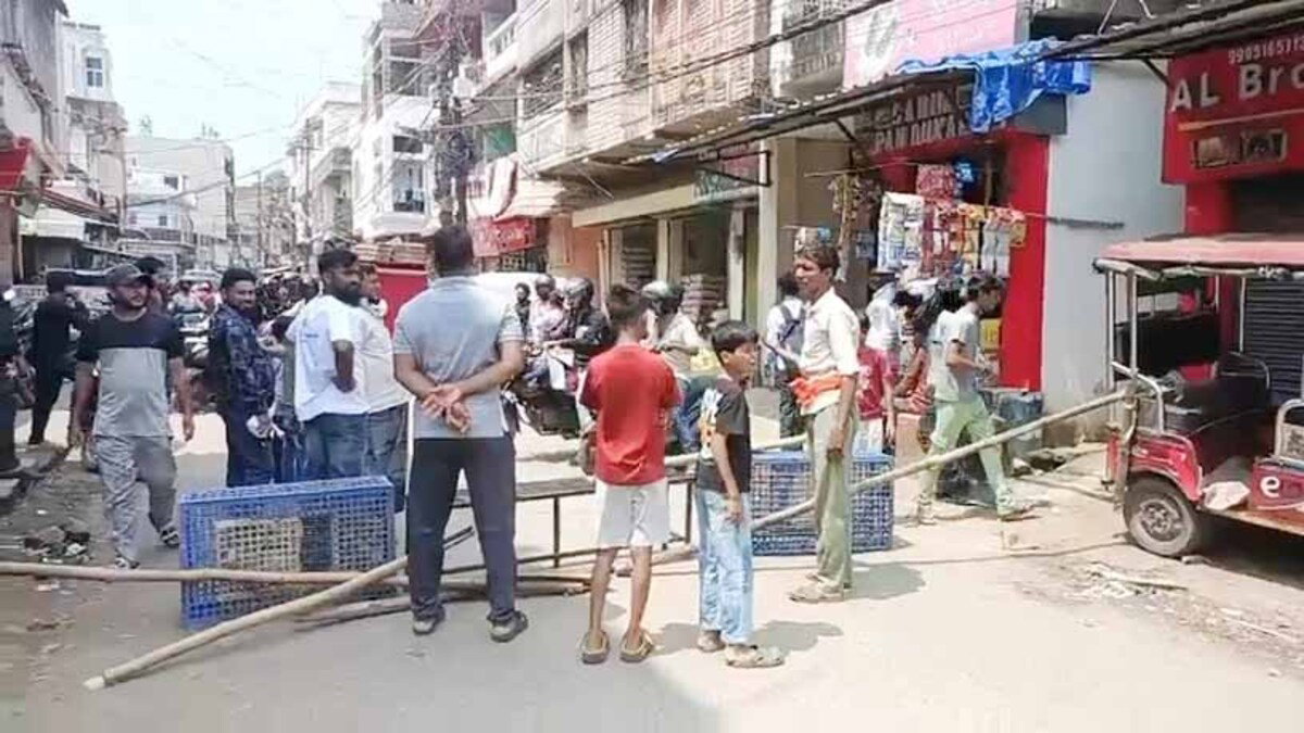 Ranchi News : आजाद बस्ती में बूचड़खाना तोड़ने पहुंचा नगर निगम, स्थानीय लोगों का विरोध