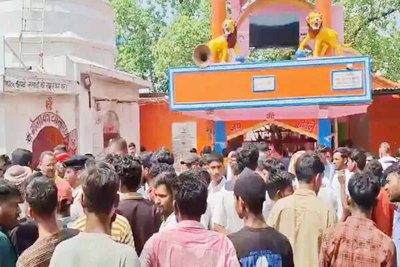 नालंदा शीतला मंदिर भगदड़ मामले में 5 पुलिसकर्मी सस्पेंड