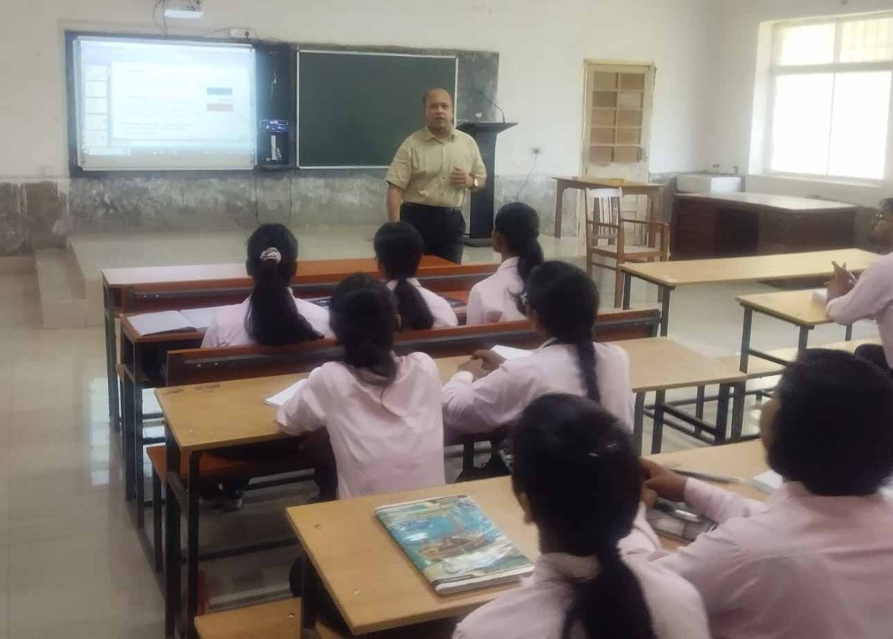 रांची : DSPMU के कुलपति ने ली पहली कक्षा, सेमीकंडक्टर पर दिया व्याख्यान