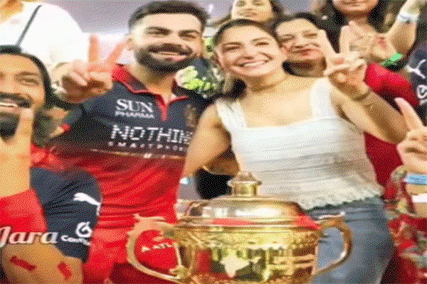 Entertainment News : RCB की जीत पर अनुष्का ने विराट को दी शाबाशी, लिखा -आपने फिर कर दिखाया