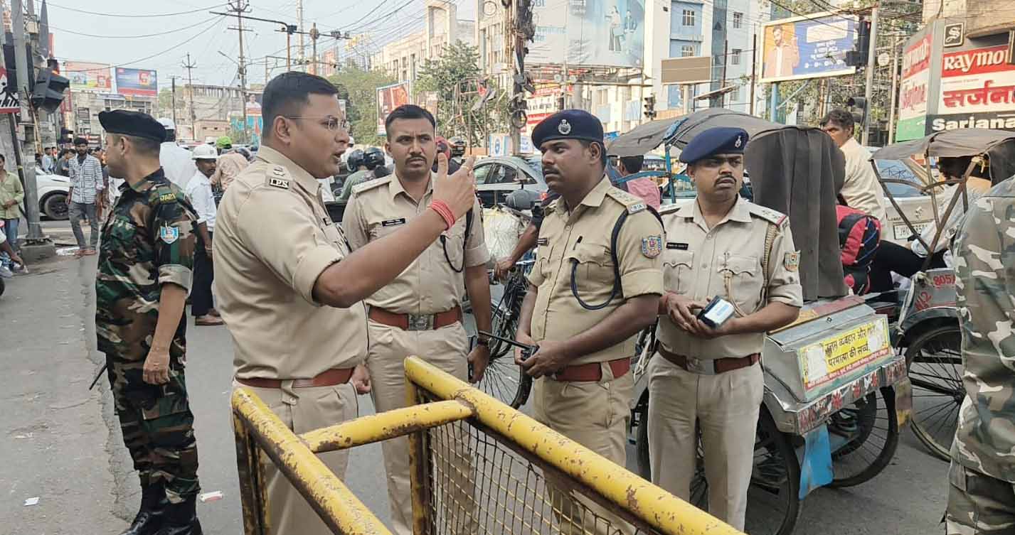 रांची में ट्रैफिक व्यवस्था का SSP-SP ने लिया जायजा, अवैध पार्किंग व अतिक्रमण पर कार्रवाई