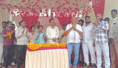 Dhanbad : ढुल्लू महतो के समर्थकों ने थामा माले का दामन, अरूप चटर्जी बोले-मजदूरों के हक से नहीं होगा समझौता