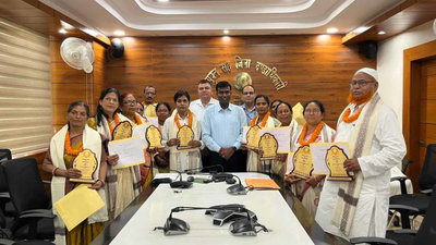जिला प्रशासन की पहल: रिटायरमेंट के दिन ही मिला पेंशन का लाभ, 11 शिक्षक व 2 कर्मी हुए सम्मानित