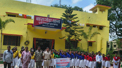 बहरागोड़ा थाना पहुंची कस्तूरबा विद्यालय की छात्राएं, साइबर सुरक्षा व कानूनी अधिकारों की दी गई जानकारी