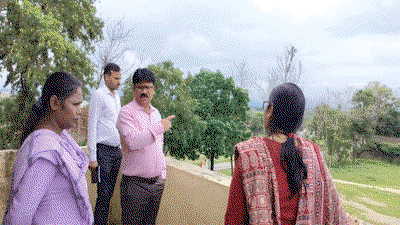 Latehar News : पीड़ि‍त महिला व बालिकाओं के प्रति संवेदनशील बने: DC