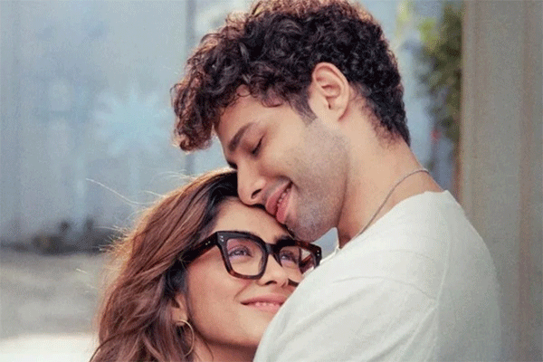 सिद्धांत-मृणाल की ‘दो दीवाने शहर में’ सिनेमाघरों में, रिलीज से पहले 10,000 टिकट बिके