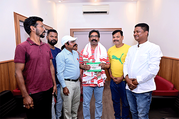 सरहुल महापर्व को लेकर मुख्यमंत्री को न्योता, सरना समितियों ने किया आमंत्रित